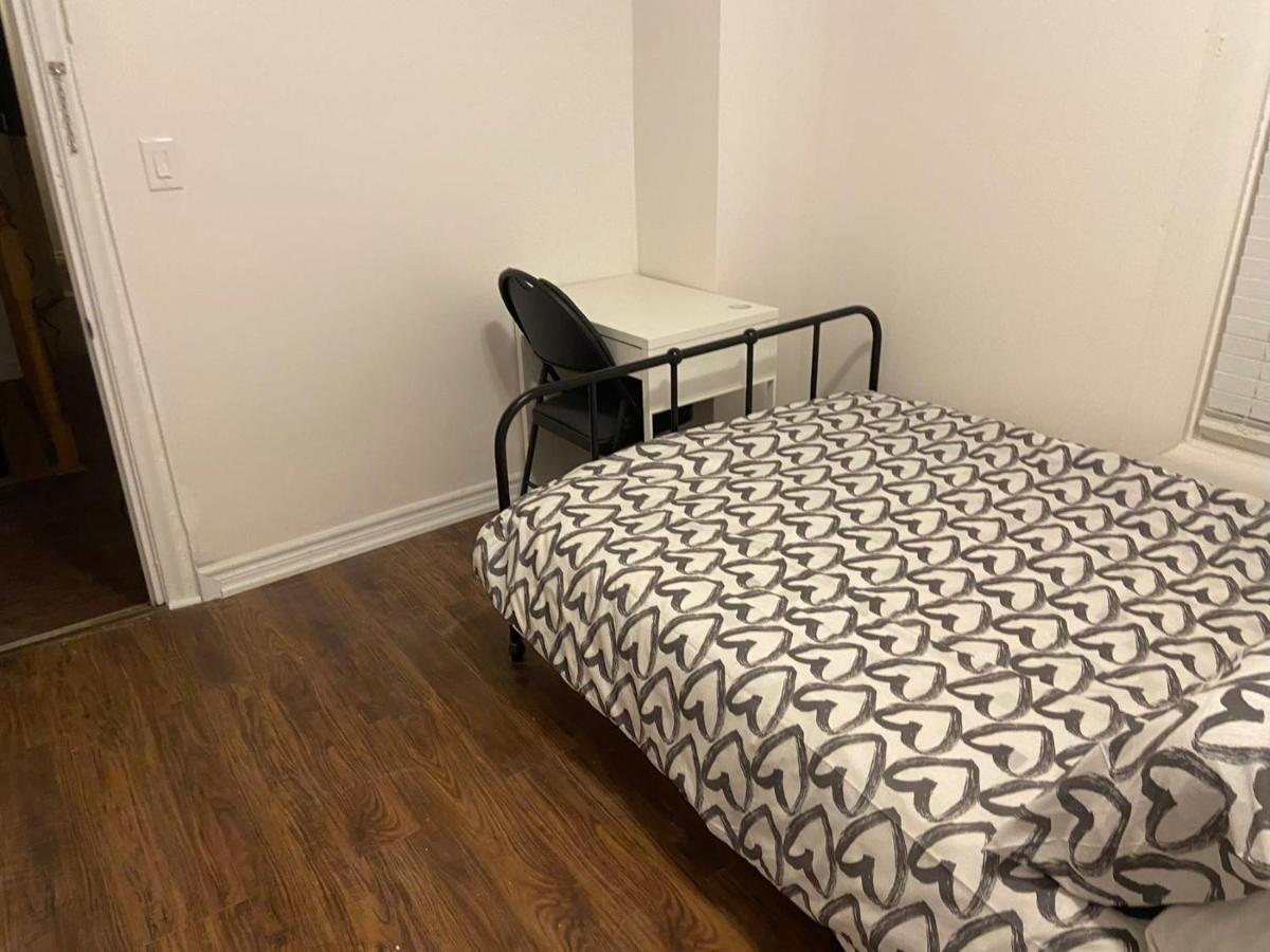 Budget Quad Room With En Suite Bathroom 36B Τορόντο Εξωτερικό φωτογραφία