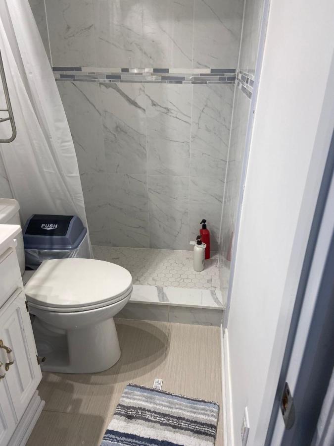 Budget Quad Room With En Suite Bathroom 36B Τορόντο Εξωτερικό φωτογραφία