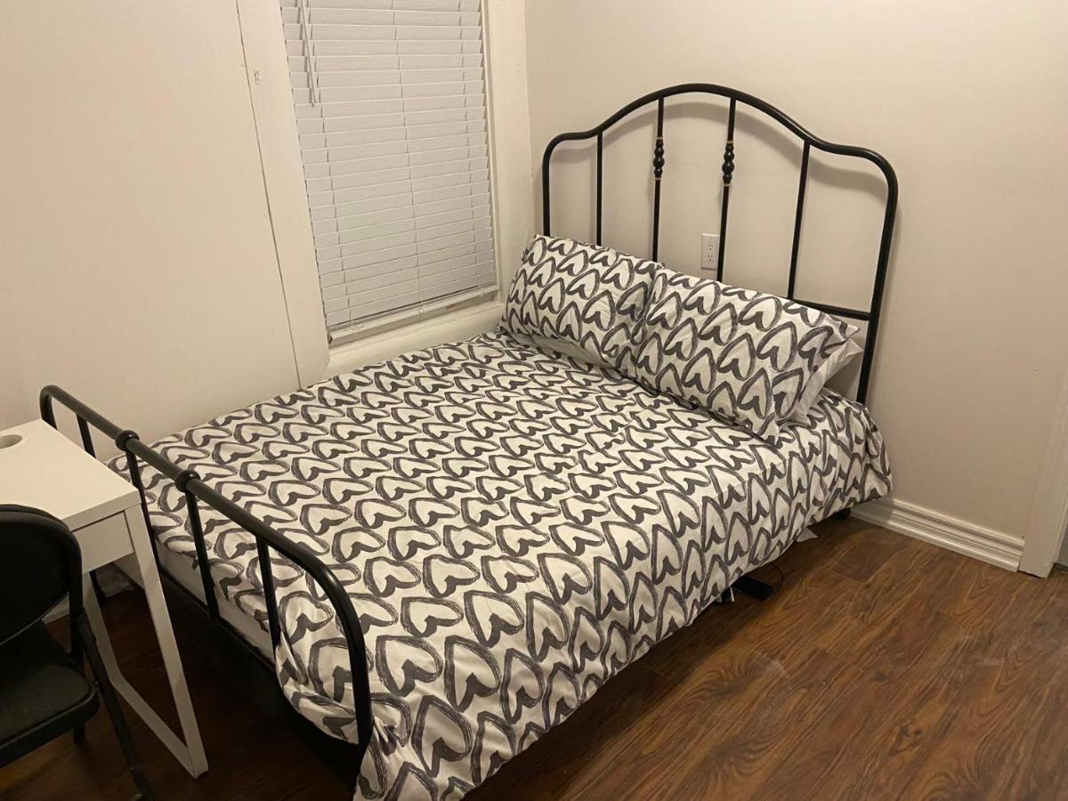 Budget Quad Room With En Suite Bathroom 36B Τορόντο Εξωτερικό φωτογραφία