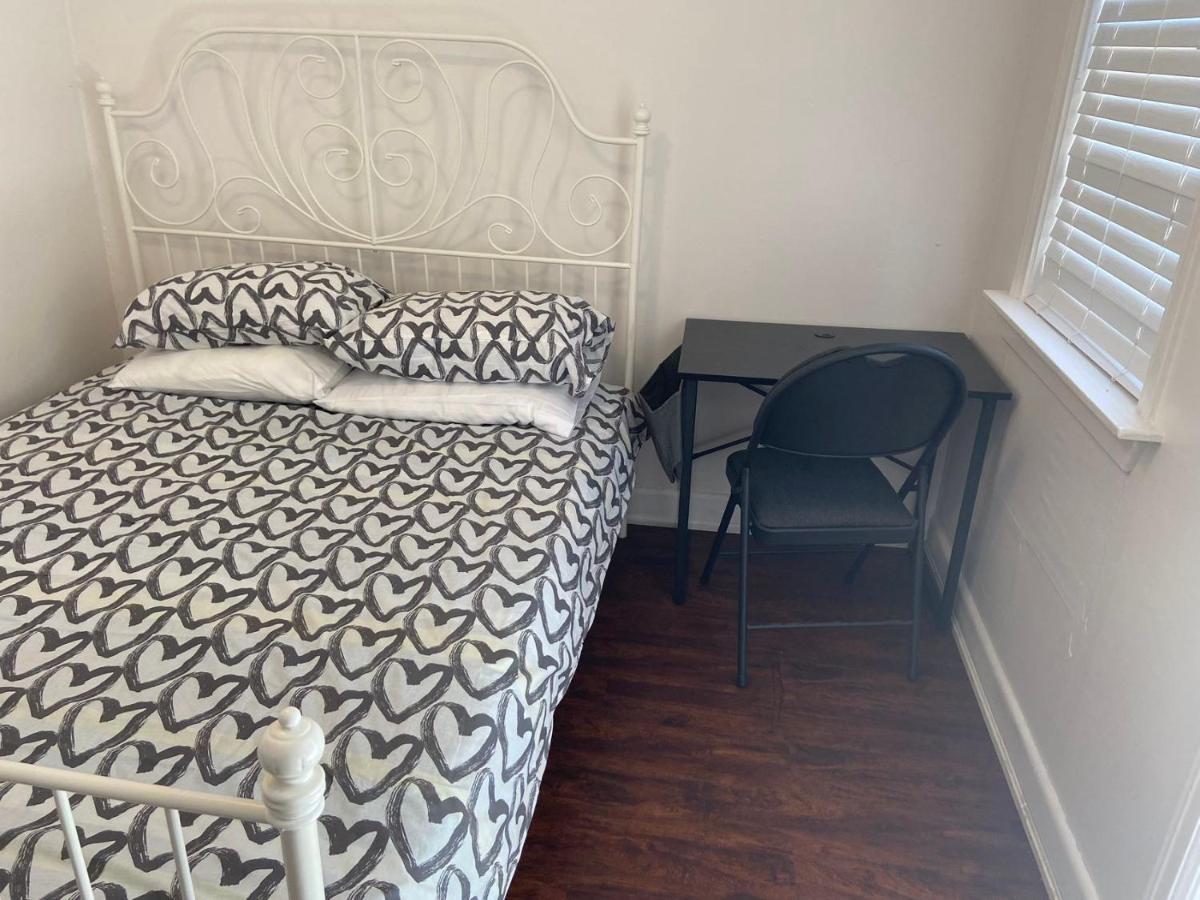 Budget Quad Room With En Suite Bathroom 36B Τορόντο Εξωτερικό φωτογραφία