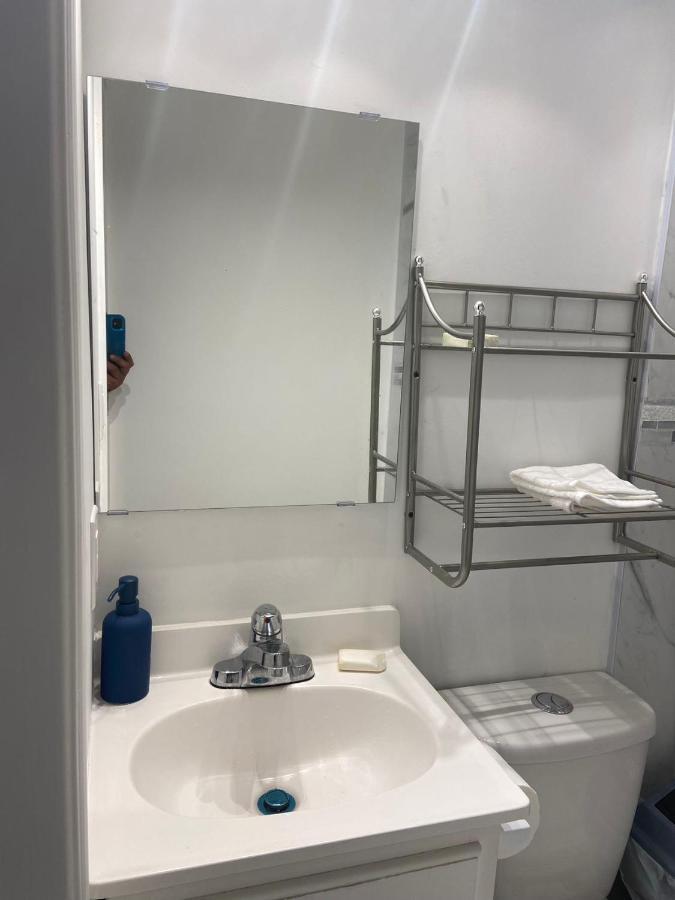 Budget Quad Room With En Suite Bathroom 36B Τορόντο Εξωτερικό φωτογραφία
