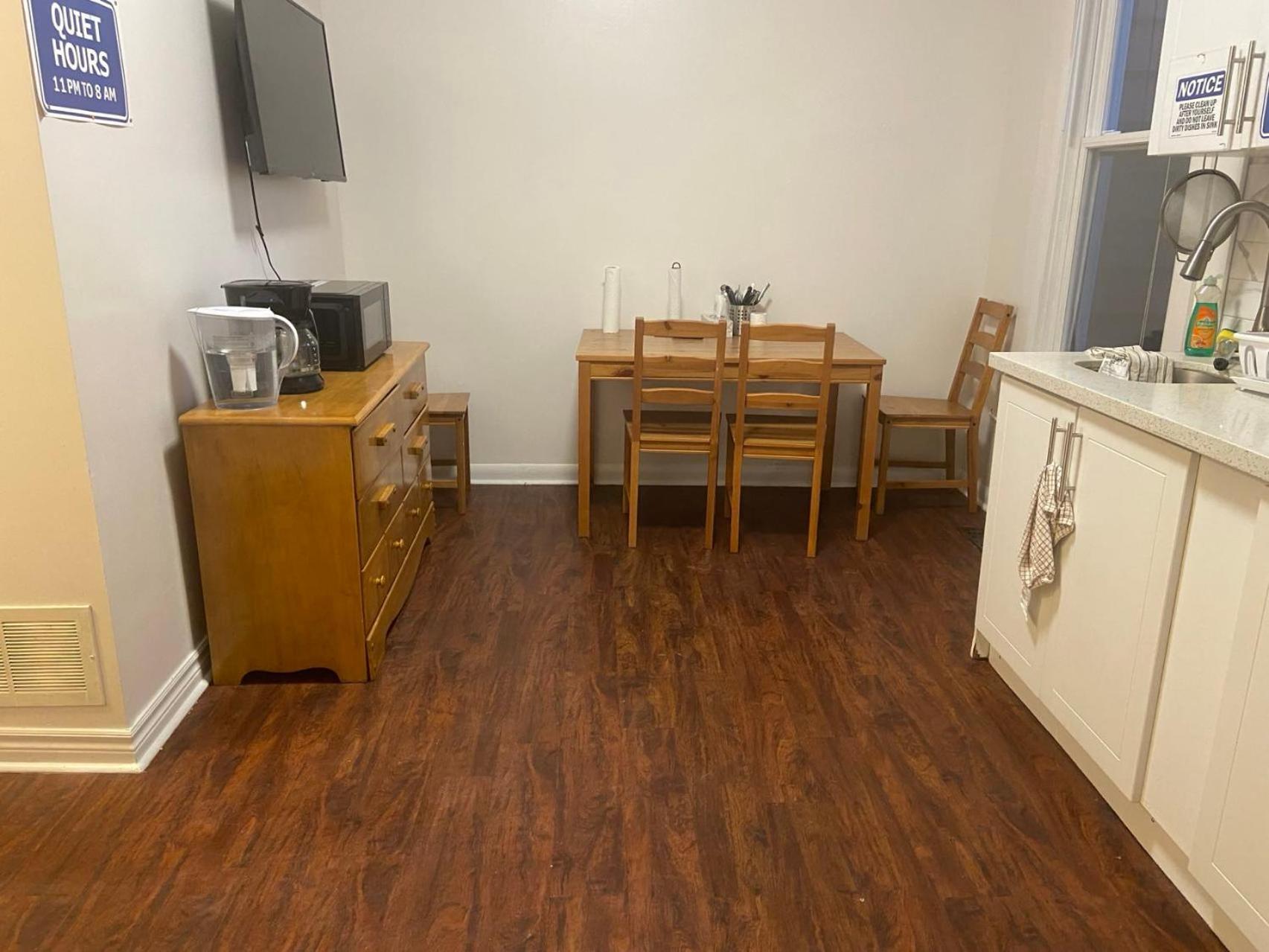 Budget Quad Room With En Suite Bathroom 36B Τορόντο Εξωτερικό φωτογραφία